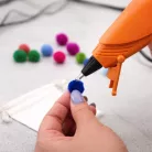 Gorilla Hot Glue Sticks ragasztórúd ragasztópisztolyhoz 7 mm × 200 mm – használat közben kézműves ragasztás