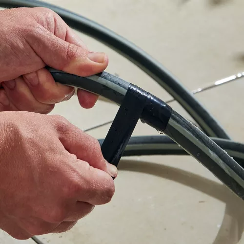 Gorilla Waterproof Wrap & Seal vízálló önvulkanizáló javítószalag kültéri tömlőn – nedves felületen is tökéletesen tapadó önhegesztő szalag kábel- és csőjavításhoz