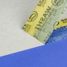 Blue Dolphin maszkoló szalag használat közben – tiszta festési élek és precíz szalagvezetés falon