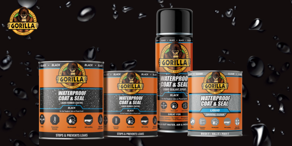 Gorilla Waterproof Coat & Seal termékcsalád – vízálló bevonatok és tömítők különböző kiszerelésben, fekete és kristálytiszta változatban, vízcseppekkel a háttérben